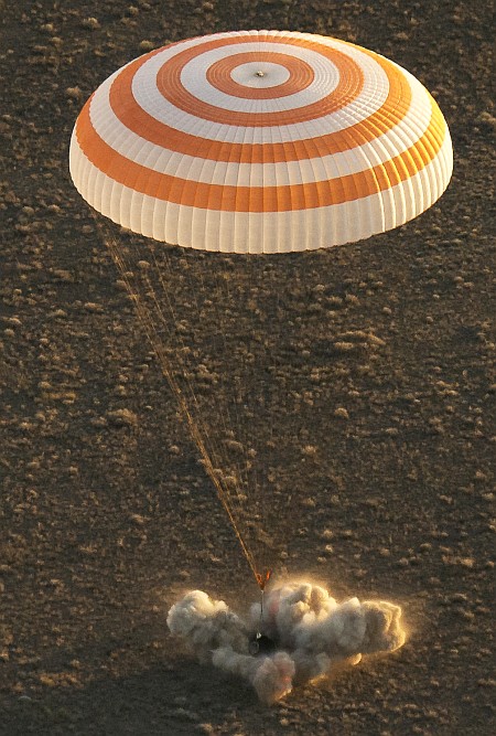 Expedition 48 Soyuz TMA-20M Landing